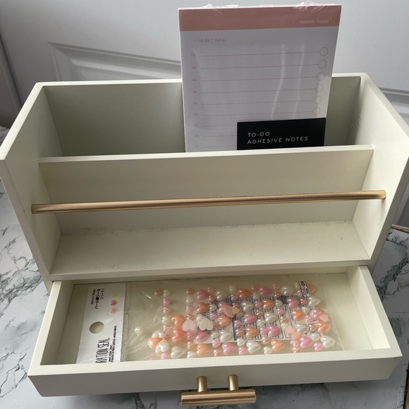 Notebook station - Picture 2 of 3